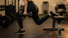 Kuinka tehdä bulgarialaisia split-kyykkyjä oikein: tekniikka, yleisiä virheitä ja vinkkejä.