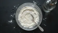 Jauhojen ja etikan sekoittaminen: miksi sitä suositellaan ja miten sitä voi käyttää kotona?