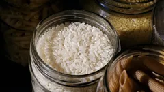 Kuinka säilyttää viljaa, jotta se pysyy suojattuna koilta ja hyönteisiltä: 10 hyödyllistä vinkkiä