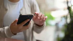 Kuinka vapauttaa tilaa puhelimessa poistamatta valokuvia ja videoita: vinkkejä Androidille ja iPhonelle.