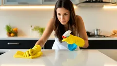 Näin poistat naarmut muoviesineistä: 5 tapaa palauttaa arjen tavaroille siisti ulkonäkö