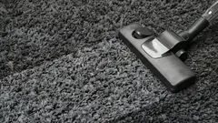 Ripottele tätä keittiöainetta matolle ja imuroi se – matto tuoksuu ja näyttää kuin uudelta.