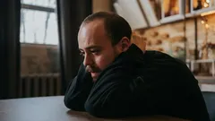 Missä iässä ihmiset tuntevat itsensä kaikkein onnettomimmiksi? Tutkijoiden tutkimus