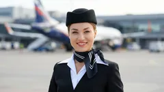 Tiedätkö, miksi lentoemännät käyttävät huiveja? Kyse ei ole vain hyvältä näyttämisestä.