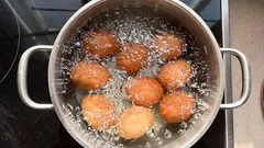 Miksi munia kannattaa ravistaa ennen keittämistä: niksi, jota et tiennyt