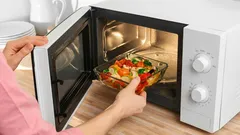 Jokaisen pitäisi tietää, mitä ruokia ei kannata lämmittää mikroaaltouunissa ja miksi