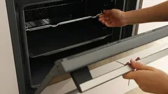 Miksi uunin luukku kannattaa jättää auki hetkeksi ruoan valmistuksen jälkeen