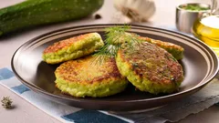 Kesäkurpitsapihvit hurmaavat jopa gourmetit: vanhan täydellisen reseptin salaisuus